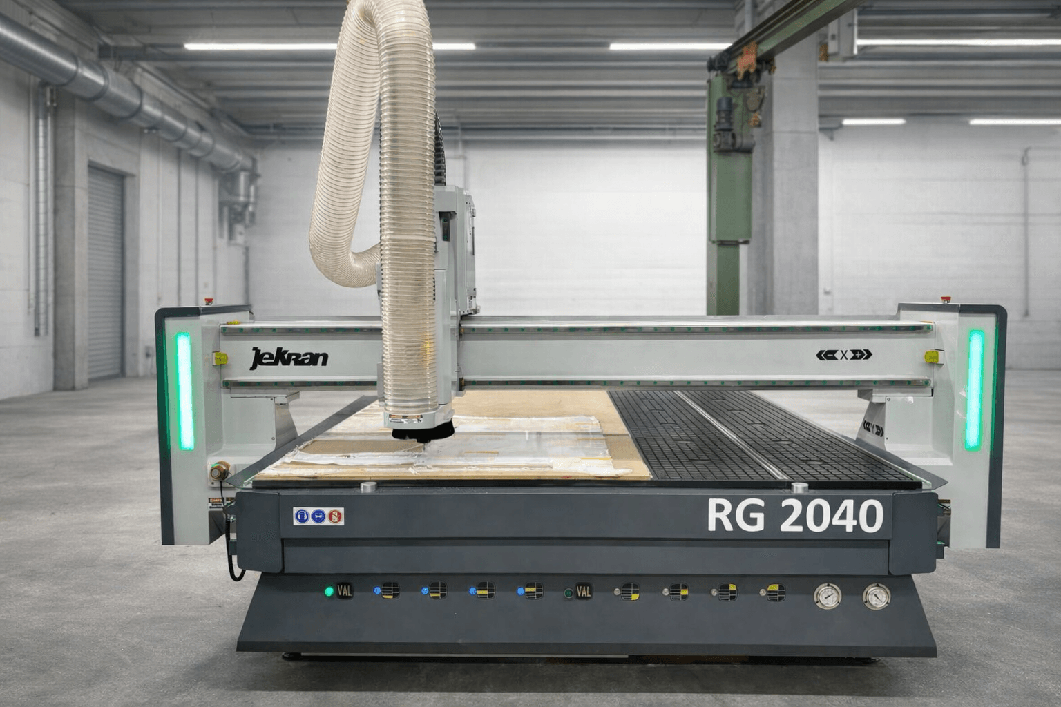 General view of the Router RG2040 from the front side.